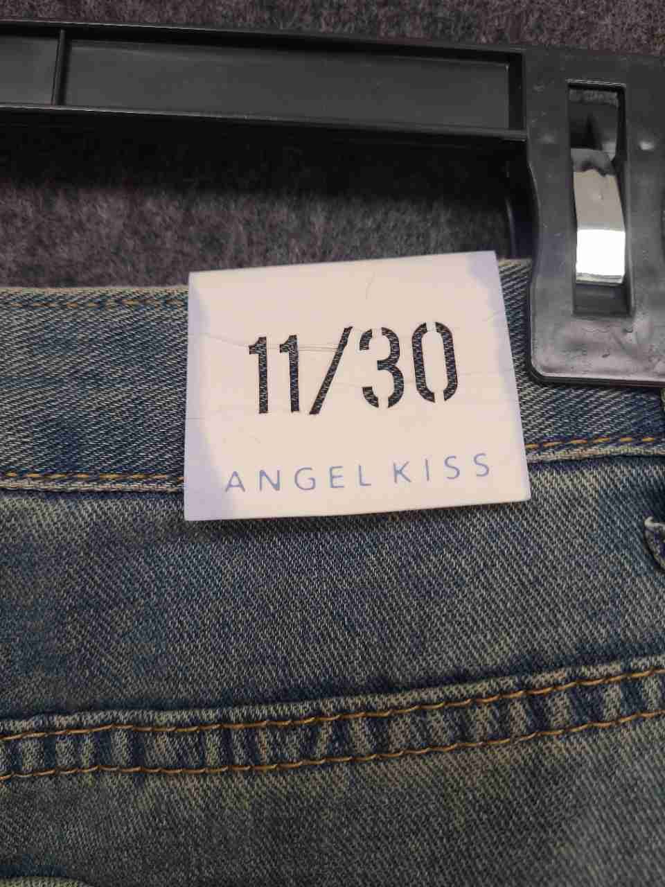 Angel Kiss Women's Blue Light Wash Star Patch Frayed Straight Jeans Sz 11/30 NWT