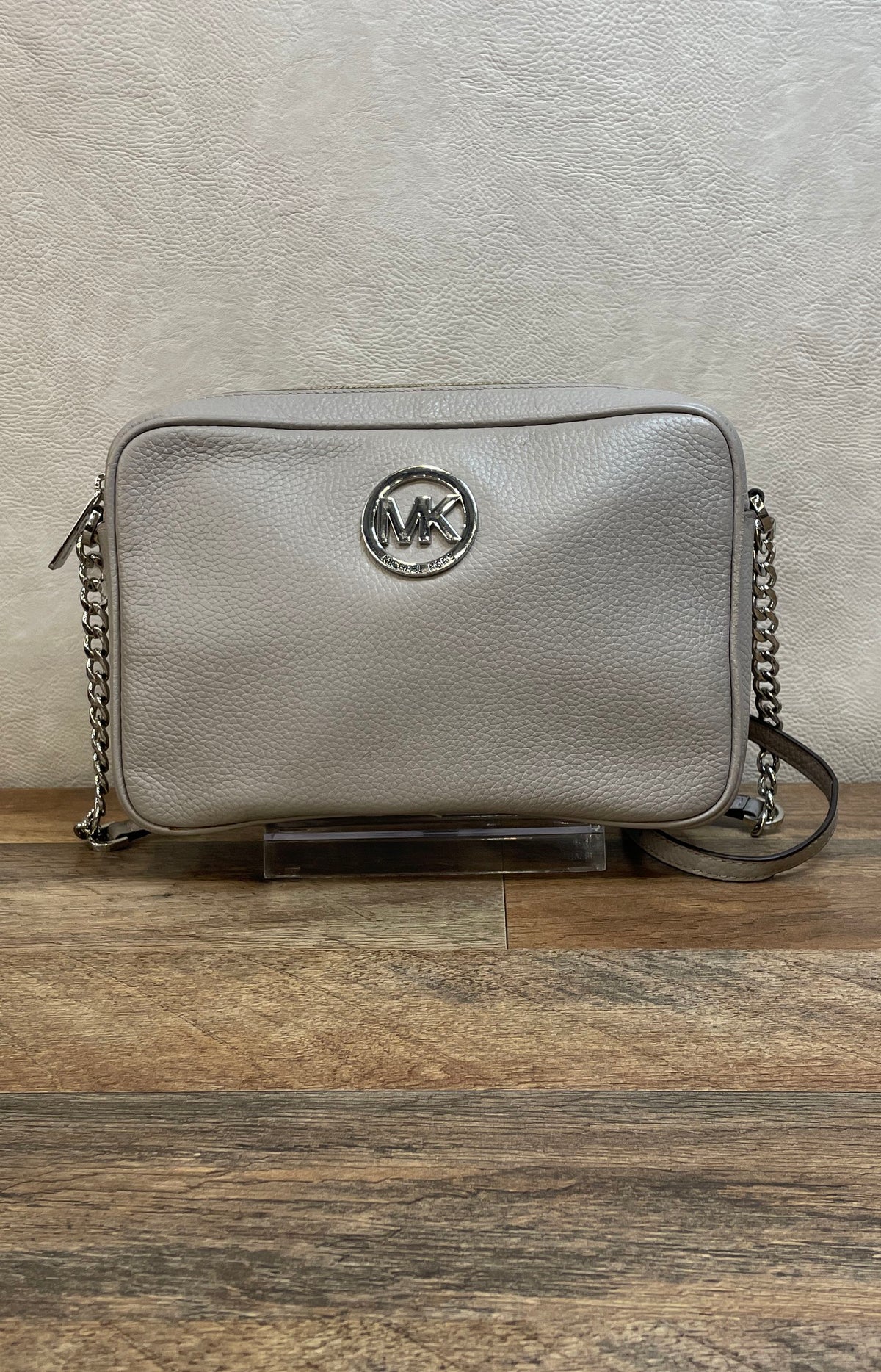 Michael Kors Grey Pebbled Leather Jet Set East West Crossbody Bag Silver Tone