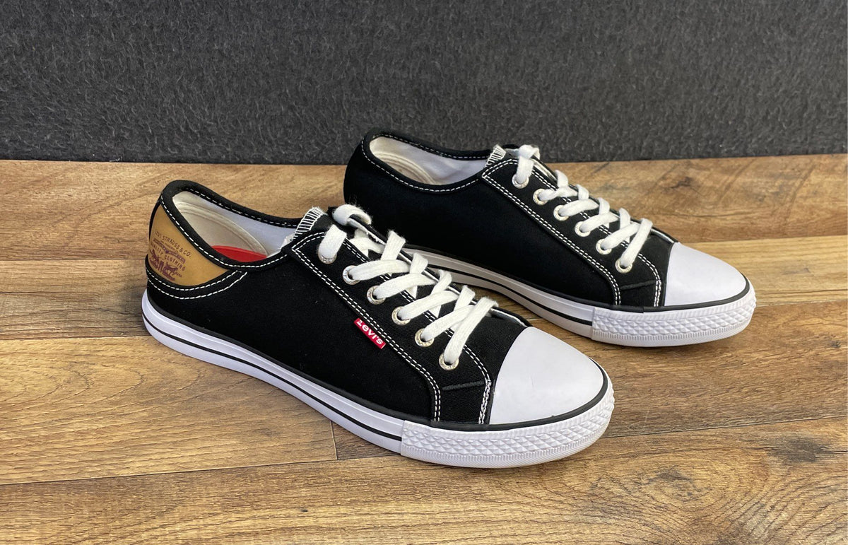 Levi's 52641840A Women's Black Canvas Low Top Lace Up Sneakers Size 9