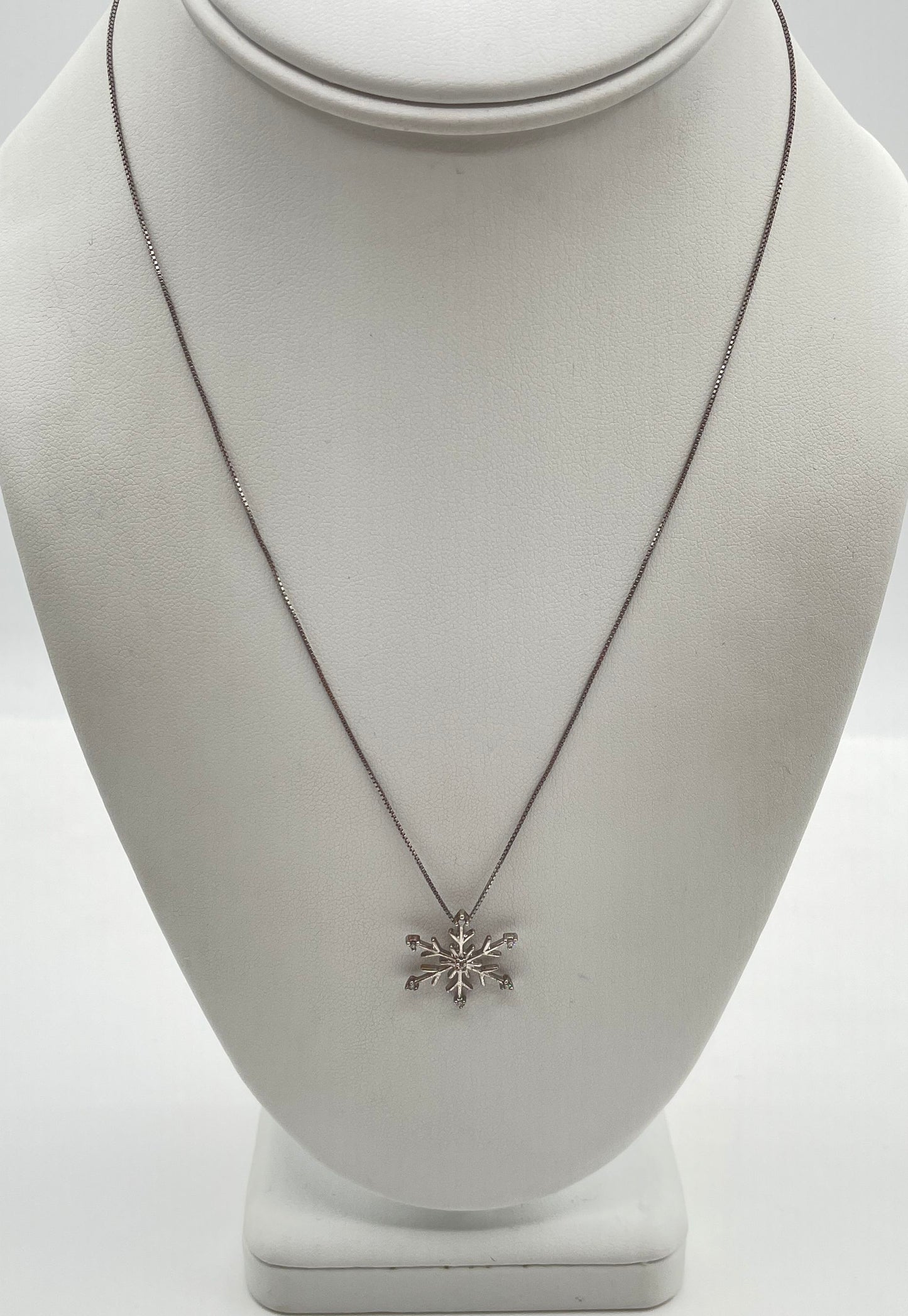 925 Sterling Silver Diamond Accent Snowflake Pendant Necklace 2.4g