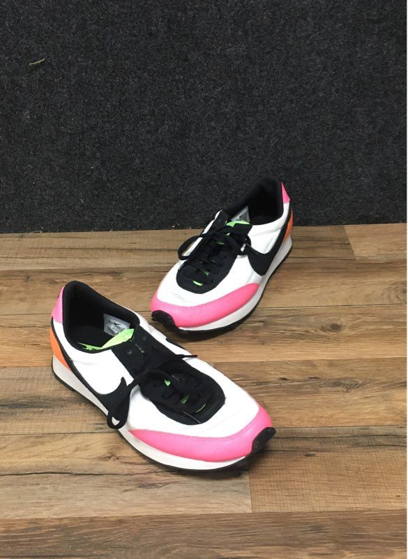 Nike Daybreak White Hyper Pink Solar Flare Women's Sneakers Size 10