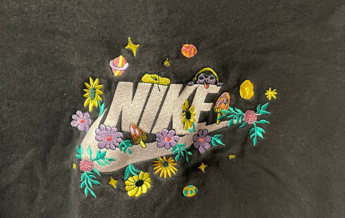 Nike Men's Black Embroidered Floral Graphic Crew Neck Sweatshirt Sz L