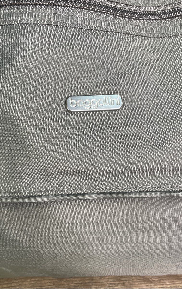 Baggallini Grey Nylon Flap Crossbody Bag Adjustable Strap Silver Hardware