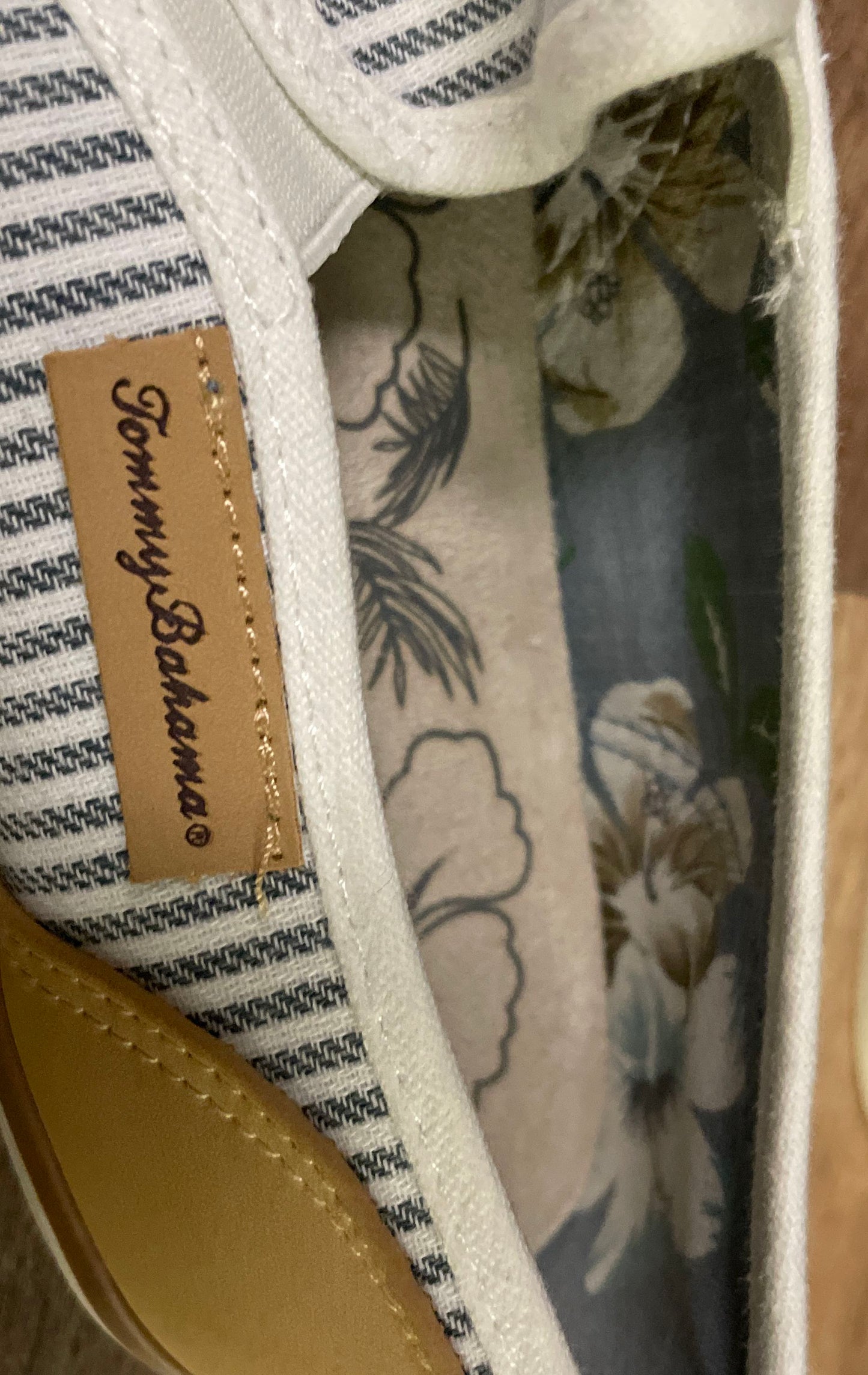 Tommy Bahama Striped Blue White Textile Slip On Sneakers Women's Size 9