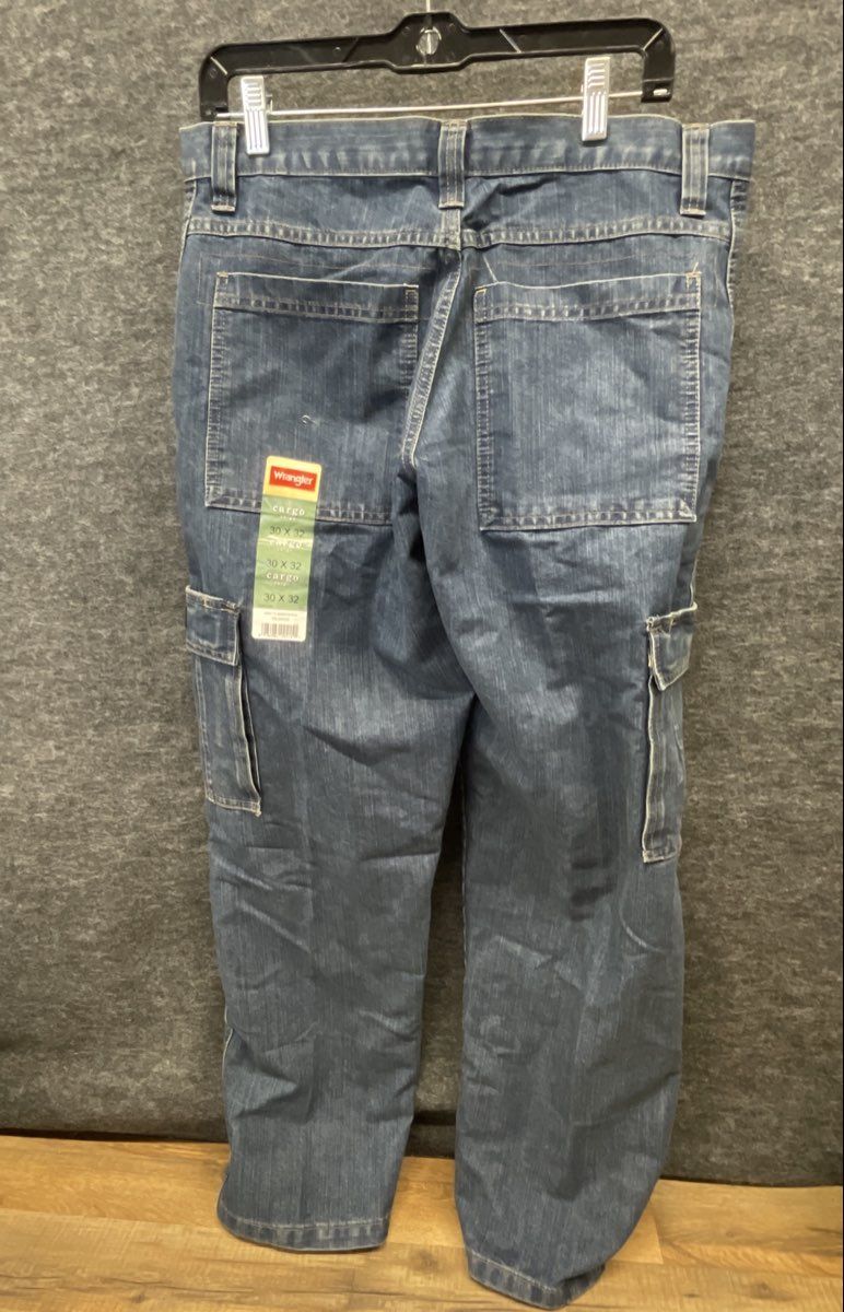 Wrangler Men's Blue Denim Cargo Jeans NWT Size 30x32