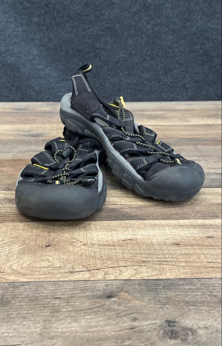 Keen Newport H2 Men's Black Grey Yellow Sport Sandals Size 7.5