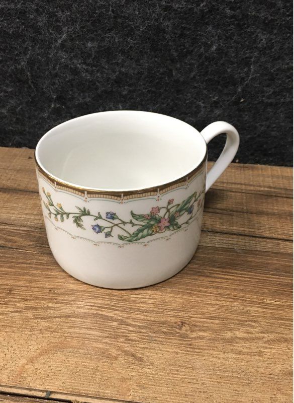 Set of 5 Farberware Wellesley #486 Fine China Cups