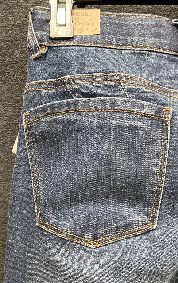 Democracy Women's Blue "Ab"solution Itty Bitty Boot Mid Rise Jeans Sz 2 NWT
