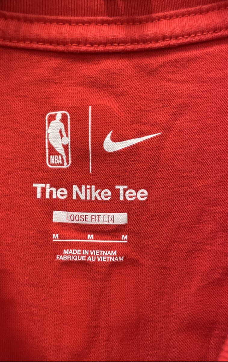 Nike Atlanta Hawks Trae Young #11 NBA Red Jersey Style T-Shirt Loose Fit Sz M