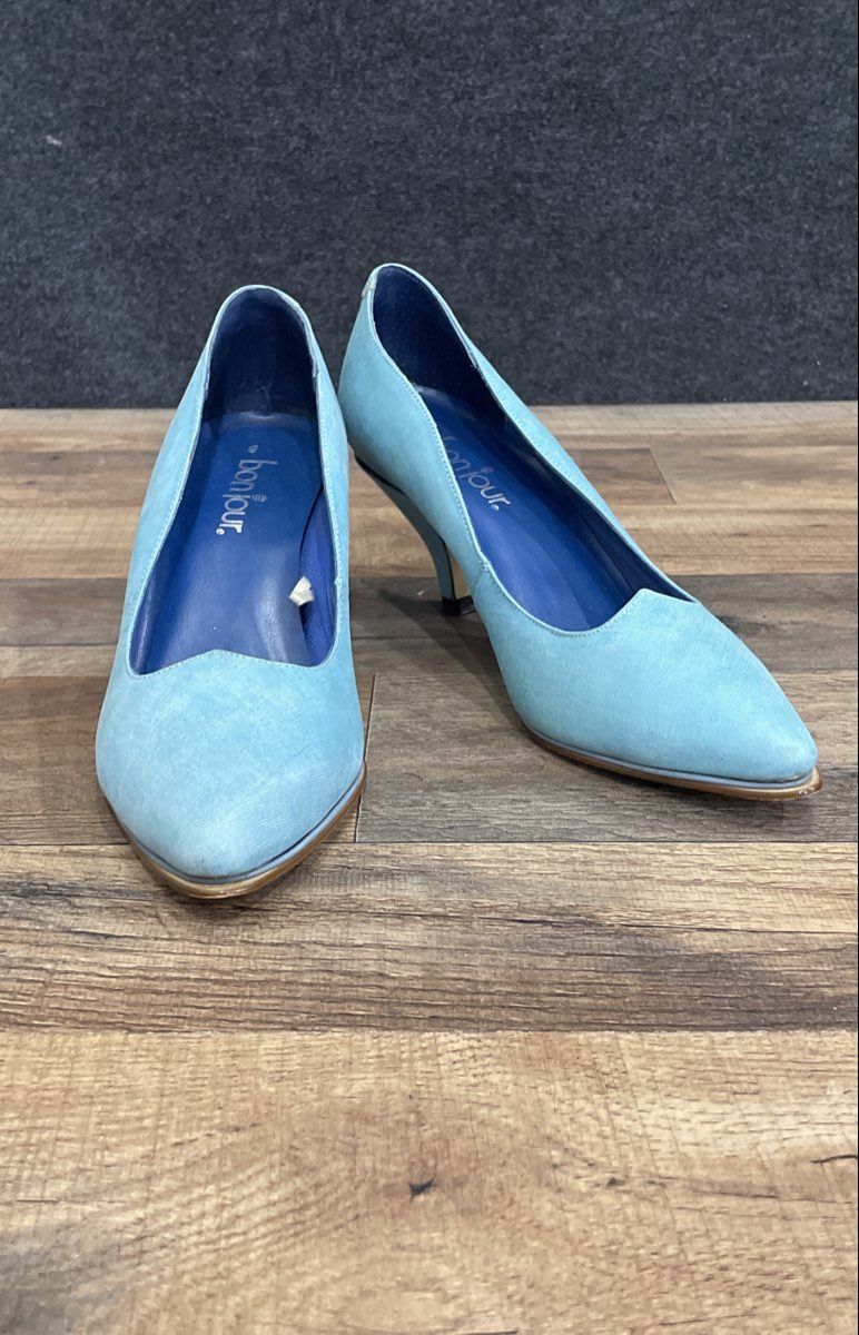 Bonjour Women's Light Blue Pointed Toe Leather Kitten Heel Pumps Size 9