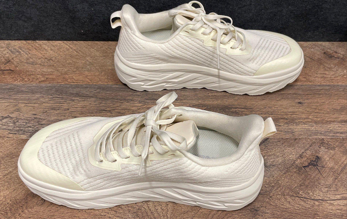 OrthoComfoot Women's Orthopedic Walking Shoes Cream White Sneakers Size 8 38.5