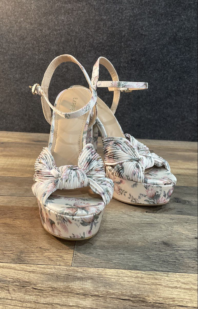 Express Floral Pleated Knot Platform Ankle Strap Block Heel Sandals Size 6