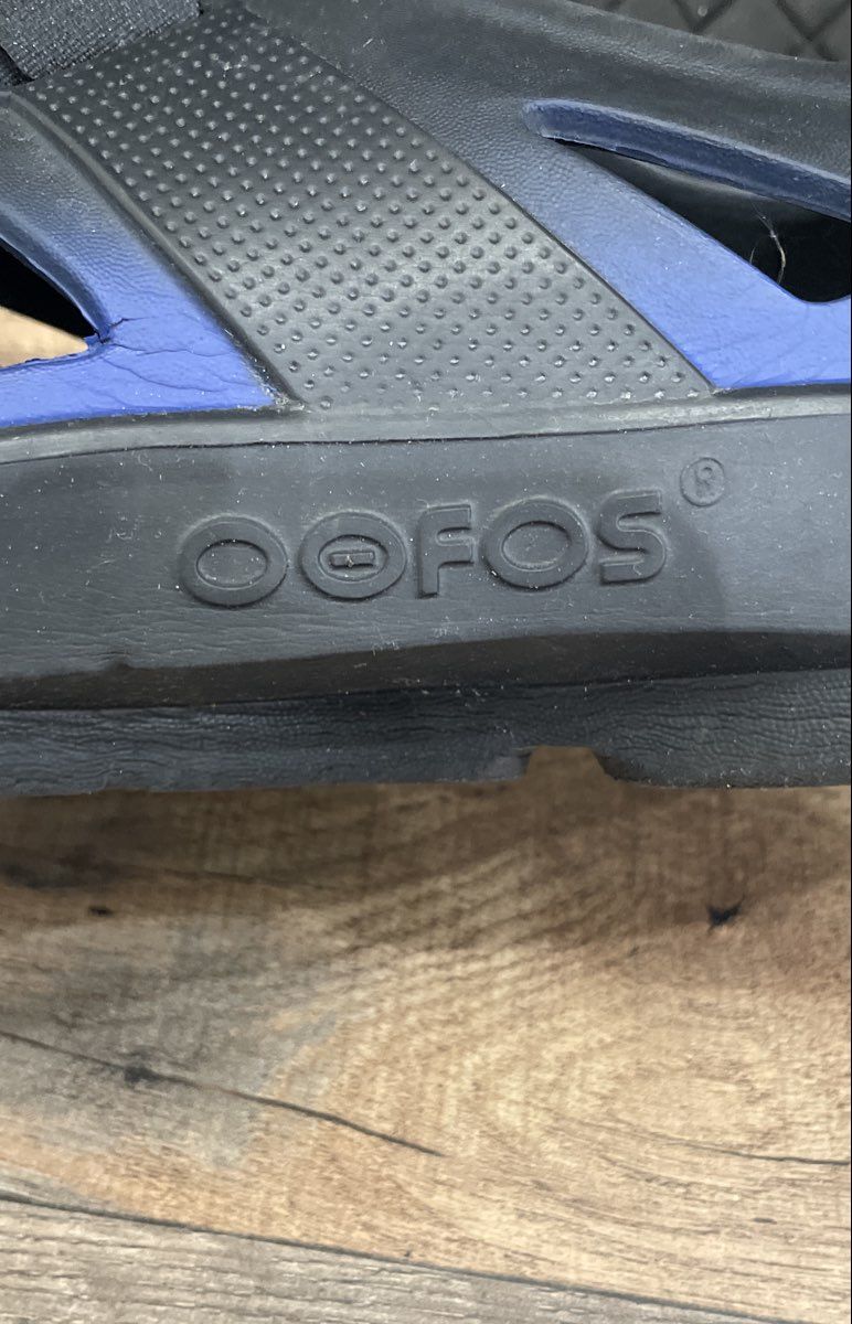Oofos OOcando Black Blue Ombre Active Recovery Sandals Men's 12 Women's 14
