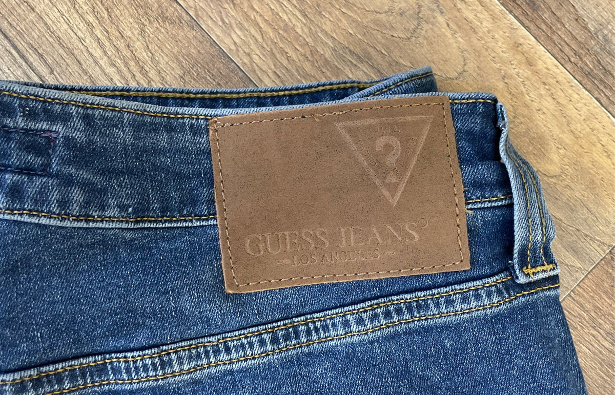 Guess Men's Desmond Tapered Jeans Medium Wash Blue Whiskered Stretch Sz 30