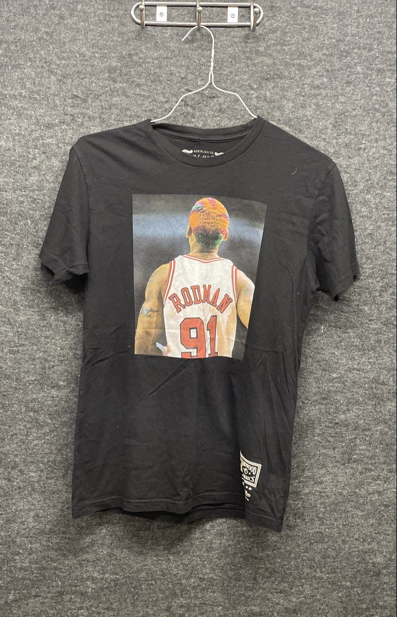 Mitchell & Ness Men's Dennis Rodman Chicago Bulls Graphic T-Shirt Black Size M