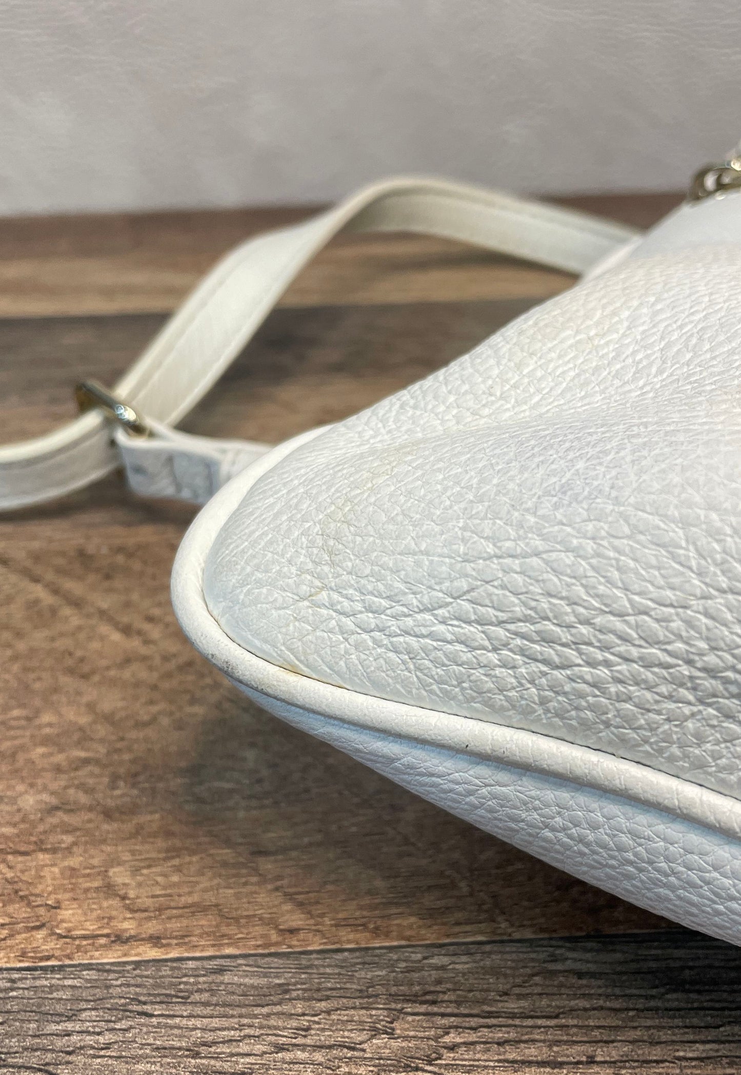 Kate Spade White Pebbled Leather Front Zip Crossbody Bag Silver Hardware