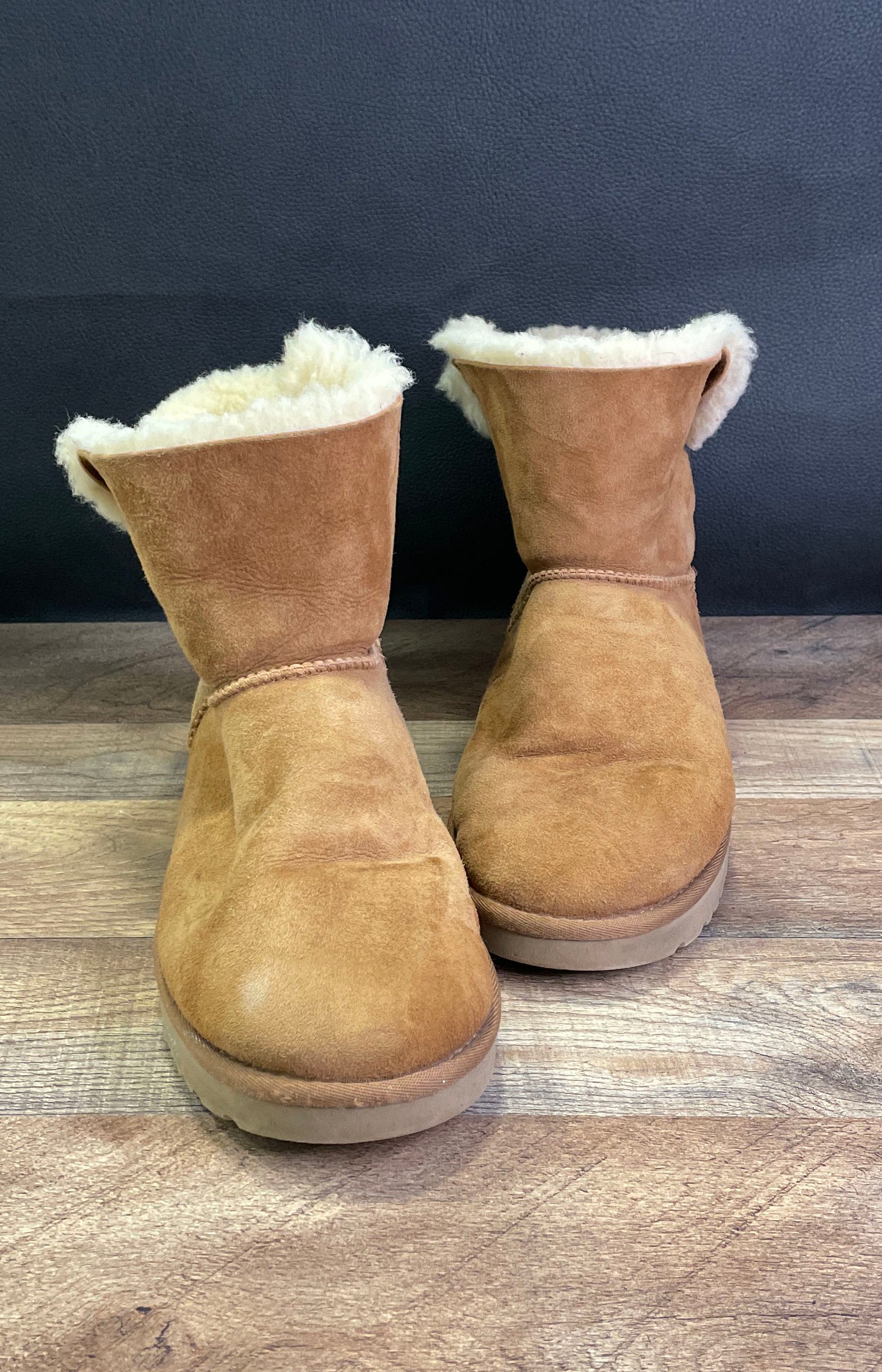 Ugg Bailey Bow II Chestnut Sheepskin Boots Women's Size 11